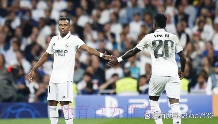 记者：拜仁曼城皇马关注坎比亚索 尤文有意托纳利